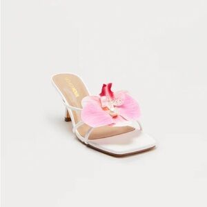Fashion Nova Island Sun Orchid Mules - White